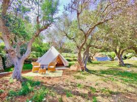 La Tenda a Marina Serra di Casa Camilla Journey, glamping en Marina Serra