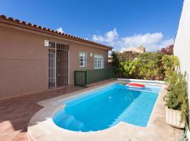Casa Melocoton - Private pool - Ocean View - BBQ - Garden - Terrace - Free Wifi - Child & Pet-Friendly - 4 bedrooms - 8 people, hótel í La Listada