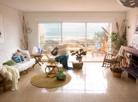 Beachfront House, Valencia, Wifi, Paddle Surf Board, Incredible Views, holiday home in Sueca