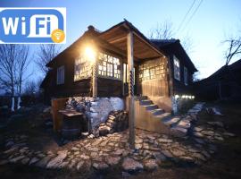 Casa Padureana - Log House from 1860, villa in Hunedoara