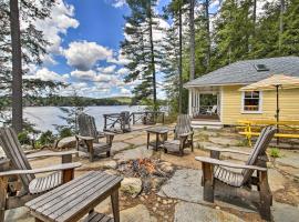 Lakefront Cottage Boat Dock, Patio and Kayaks!, hotel in Oxford