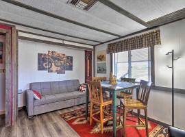 Cozy Cottonwood Gem Patio and 180-Degree Views, hotel in Cottonwood