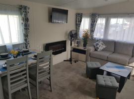 Lodge Sleeps 8- Parking Wifi Campsite Amenities, hotel a Jaywick Sands