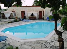 Villa Nicolas, nhà nghỉ dưỡng gần biển ở Lyso