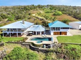 Luxe Designer Home, Best 180 Ocean View, Hot Tub & Pool estate, cottage in Papa Bay Estates