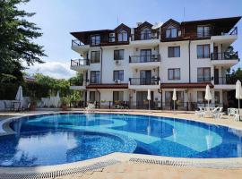 Sirena condo 50 m from the central beach, hotel di Byala