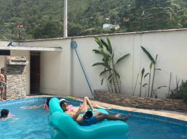 Casa completa piscina 3 Habitaciones en Chanchamayo, hotel in La Merced
