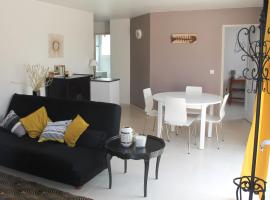 Nieul-sur-Mer에 위치한 호텔 Maison 4 pers au calme avec patio 5 min La Rochelle et île de Ré du samedi au samedi