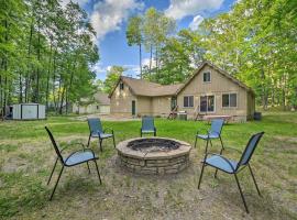 Higgins Lake Getaway - Boating, Fish, Golf, ATV!, Hotel in Roscommon