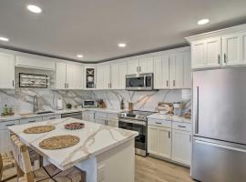 Pool Access Mtn-View Condo in Apache Junction!, hotel v destinaci Apache Junction