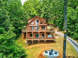 Beautiful Murphy Escape with Hot Tub and Game Room, villa i Salem