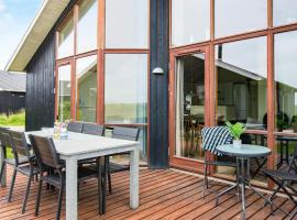 Three-Bedroom Holiday home in Ulfborg 4, hotel i Thorsminde