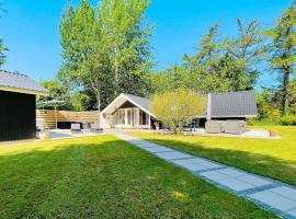 8 person holiday home in Gilleleje-By Traum, hotel em Gilleleje