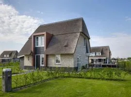 Beautiful, chic villa with a fireplace at the Tjeukemeer