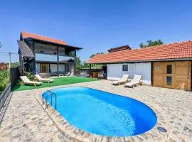 Nice Home In Zagreb With Jacuzzi, Wifi And Heated Swimming Pool