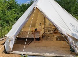 Koppány Pines Rewild Escapes - Wild Bell Tents, kuća za odmor ili apartman u gradu 'Koppányszántó'