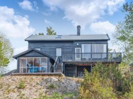 3 Bedroom Nice Home In Mykland, hotel in Mykland