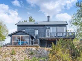 Stunning Home In Mykland With 4 Bedrooms, feriehus i Mykland