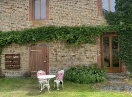 Les Rouges Terres Gites - La Vieille Grange, hotel com estacionamento em Saint-Amand