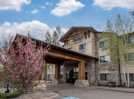 Comfort Suites Golden West on Evergreen Parkway, hotel amb aparcament a Evergreen