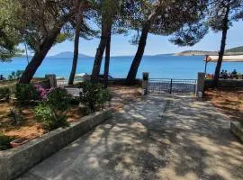 Sidus Maris, Spacious Seaside Apartment with Free Parking