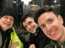 Contractors and Pets Welcome, Only 2 miles from M57, M58, Whole House Rental Sleeps 4 to 9, Short Walk to Orrell Station