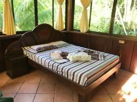 FLOR DE PARAISO BUNGALOWS