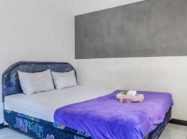 Kartini Guest House near Alun Alun Probolinggo, hotel v destinaci Sukobumi