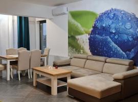 Apartament FIORE BLU ( vedere la mare si lac), hotel in Năvodari
