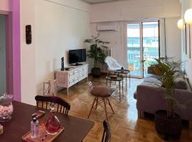 Comfortable 2-bedroom apartment near city center 100m from metro, hotel malapit sa Aghios Ioannis Metro Station, Athens