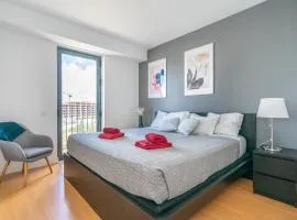 Bright & Spacious 2 Bed Flat 2 Bath w Garage in Lagos Marina