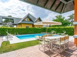 3 Bedroom Lovely Home In Albarella Ro