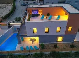 TROGIR - Villa City Gold with pool & whirpool