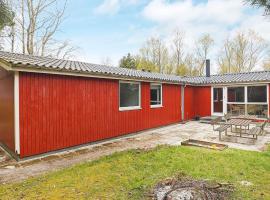 Ten-Bedroom Holiday home in Øster Assels – willa w mieście Sillerslev