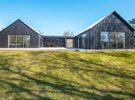 8 person holiday home in Grenaa-By Traum