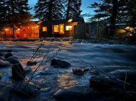 Thorpe On The Water. Creekside Nederland Cabin., chalet de montaña en Nederland