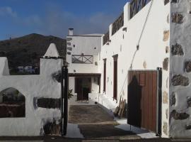 Villa Rural Gloria´s: Haría'da bir otel