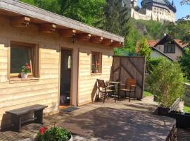 Stodola-soukromý apartmán pro dva s venkovní vířivkou, hotel near Karlštejn Castle, Karlštejn