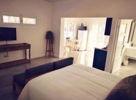 10 Jock Meiring Guesthouse unit 1, hotel near Mediclinic Bloemfontein, Bloemfontein