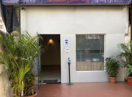 U LIFE HOTEL, hotel em Mumbai