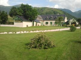 grange rénovée en gîte/maison/chalet ชาเลต์ในอาโฮว์