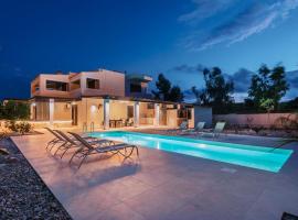 Villa Maribia with Private pool, hotell med parkering i Gennadi