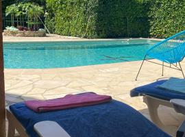 2 Pièces Rdc Villa Piscine, hôtel à La Roquette-sur-Siagne près de : Golf Royal Mougins