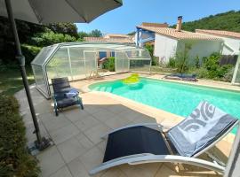 Confortable suite parentale avec jardin et piscine, khách sạn có chỗ đậu xe ở Camélas