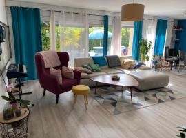 Les Pléiades, pet-friendly hotel in Noisy-le-Grand