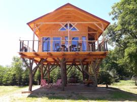 EHM Baumhaus Chalet, hotel en Mesteri