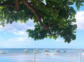 Golden Kirins Beach Resort, hotel v destinaci Lian