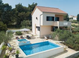 Holiday Home Tanja, hotel a Sutivan (San Giovanni di Brazza)