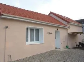 10km to Disneyland - Terrace Parking & Sleeps 4