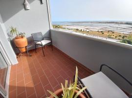 Sea View Apartment, hotell Faros huviväärsuse Forum Algarve Shopping Center lähedal